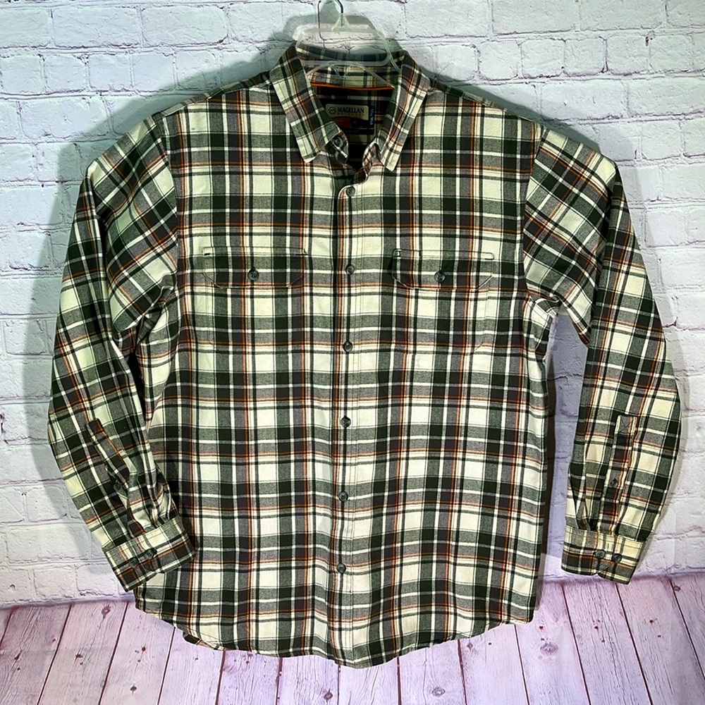 Magellan Outdoor Men's Plaid Button-Down Hunt Gear Loose Fit Shirt. Size. Medium